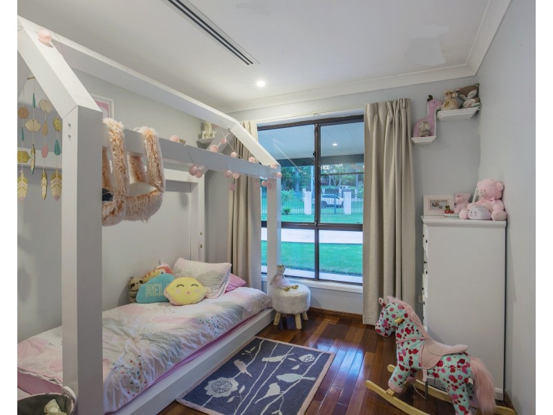 27 Derwent Ave, Helensvale QLD 4212