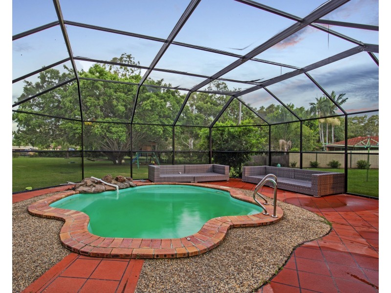 27 Derwent Ave, Helensvale QLD 4212