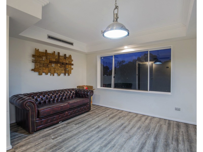 27 Derwent Ave, Helensvale QLD 4212