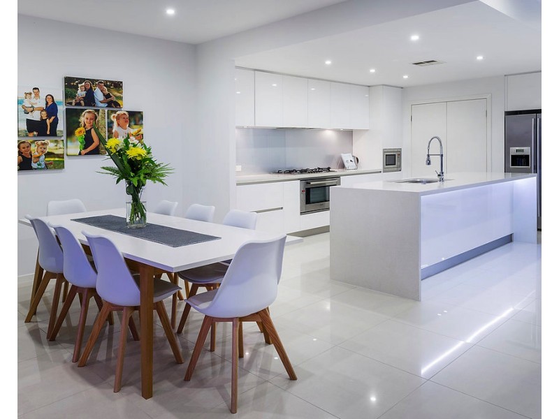 8 River Links Bvd E, Helensvale QLD 4212