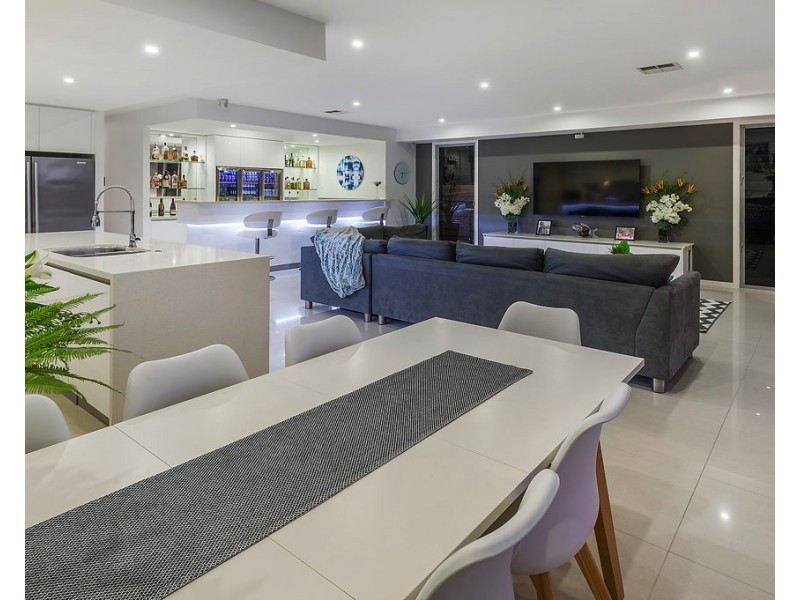 8 River Links Bvd E, Helensvale QLD 4212