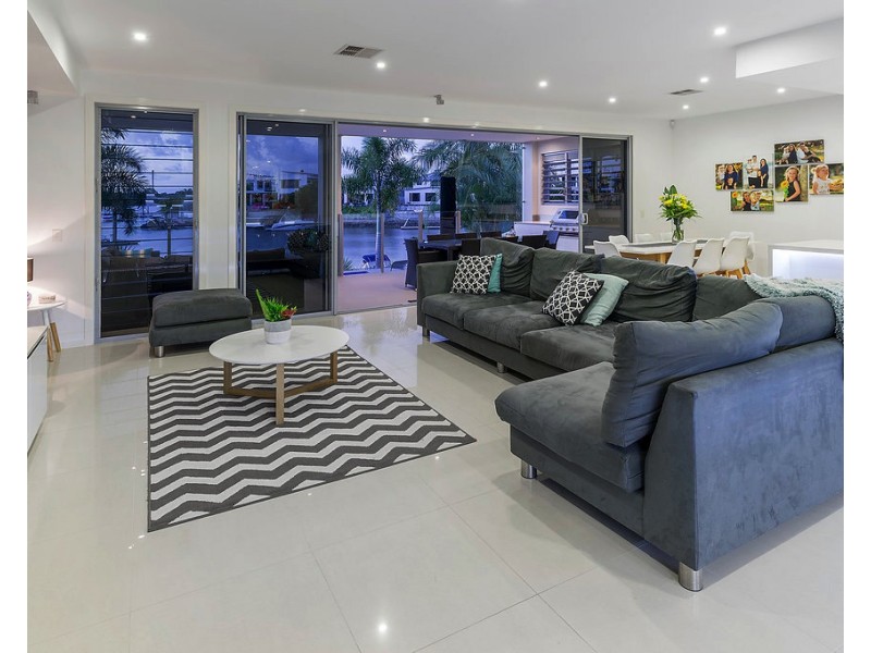 8 River Links Bvd E, Helensvale QLD 4212