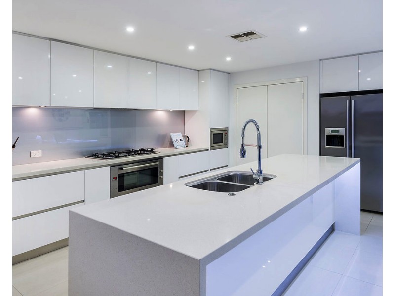 8 River Links Bvd E, Helensvale QLD 4212