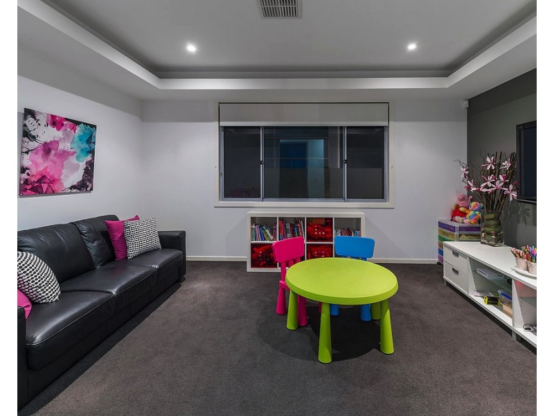 8 River Links Bvd E, Helensvale QLD 4212