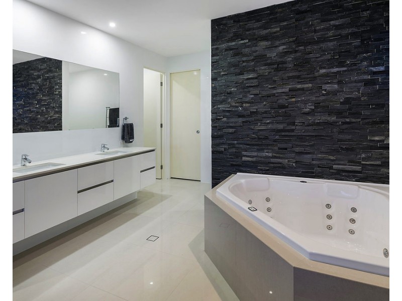 8 River Links Bvd E, Helensvale QLD 4212