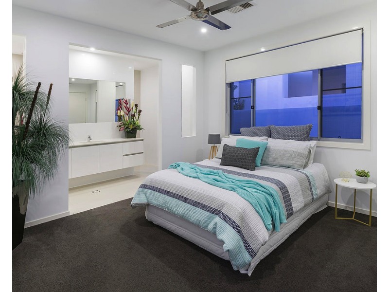 8 River Links Bvd E, Helensvale QLD 4212