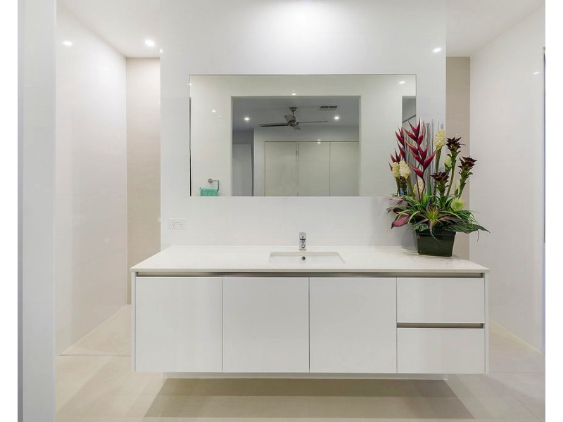 8 River Links Bvd E, Helensvale QLD 4212