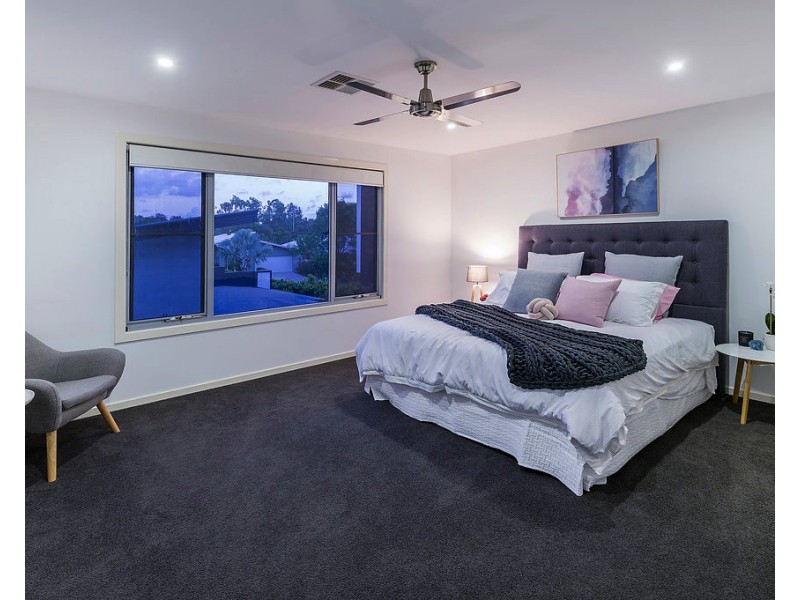 8 River Links Bvd E, Helensvale QLD 4212