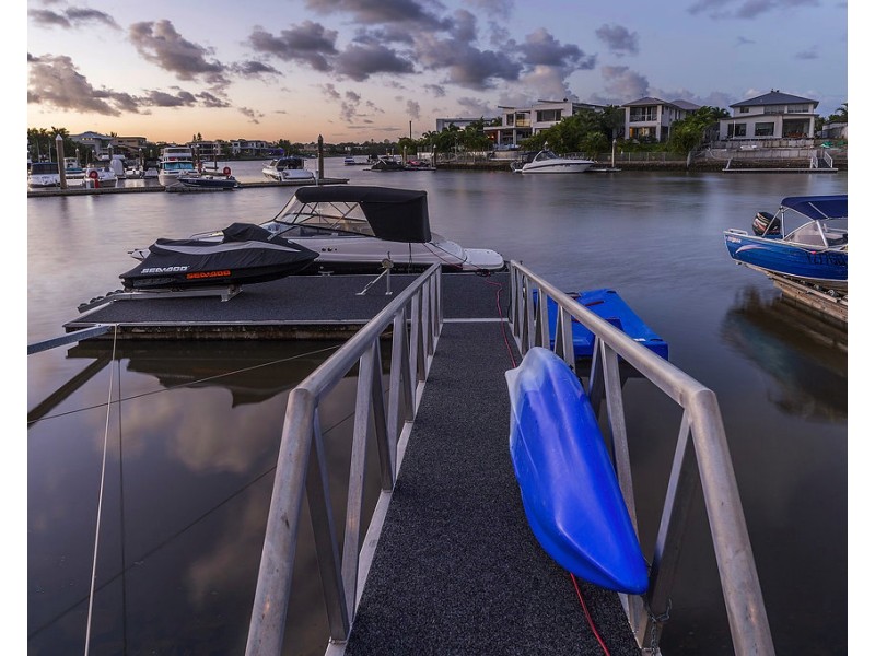 8 River Links Bvd E, Helensvale QLD 4212