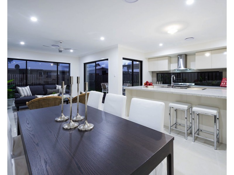 5 Beacon Lane, Hope Island QLD 4212