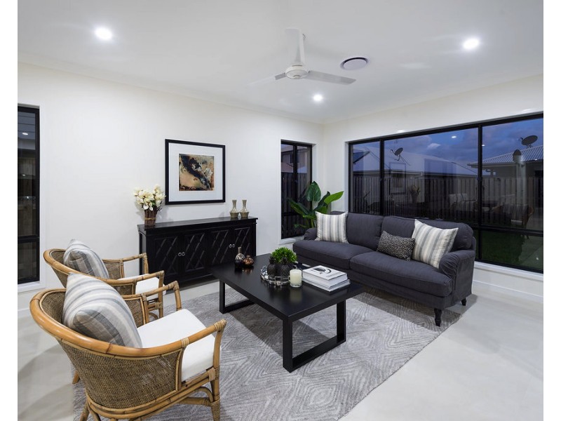 5 Beacon Lane, Hope Island QLD 4212