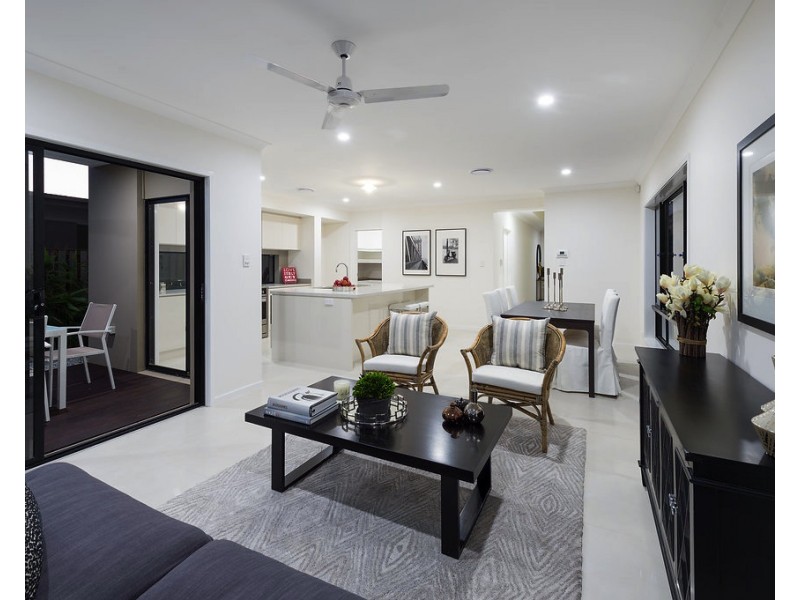 5 Beacon Lane, Hope Island QLD 4212