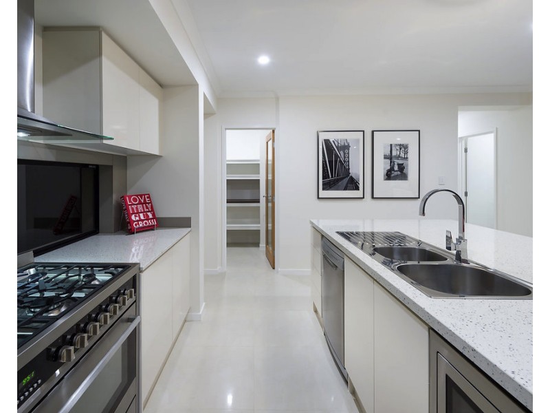 5 Beacon Lane, Hope Island QLD 4212