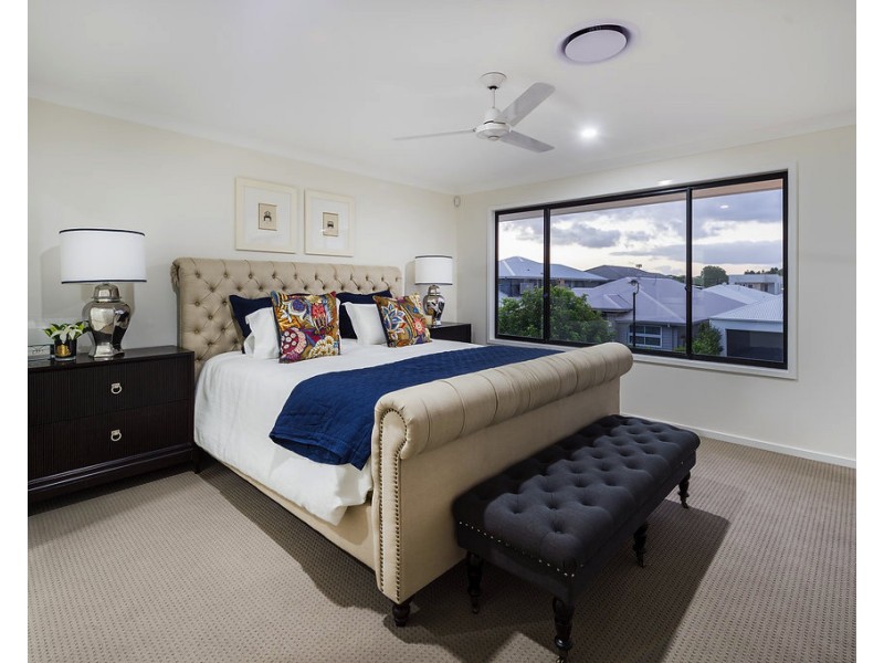 5 Beacon Lane, Hope Island QLD 4212