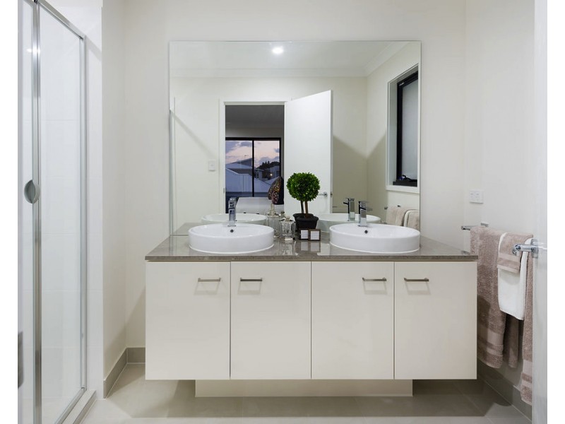 5 Beacon Lane, Hope Island QLD 4212