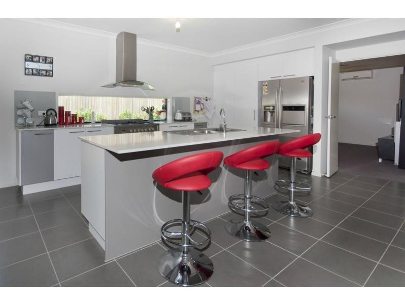 16 Rosabrook Crescent, Ormeau QLD 4208