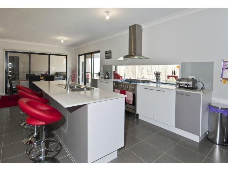 16 Rosabrook Crescent, Ormeau QLD 4208