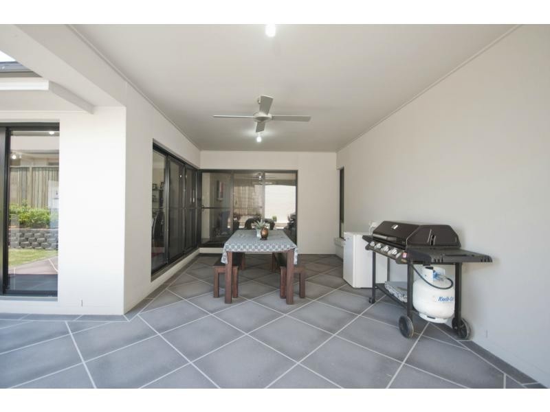 16 Rosabrook Crescent, Ormeau QLD 4208