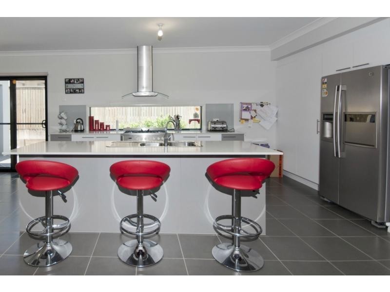 16 Rosabrook Crescent, Ormeau QLD 4208
