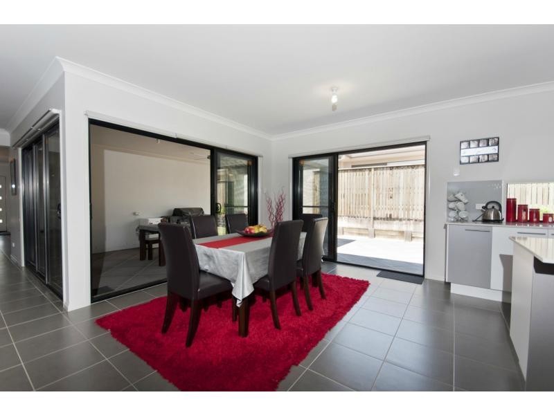 16 Rosabrook Crescent, Ormeau QLD 4208