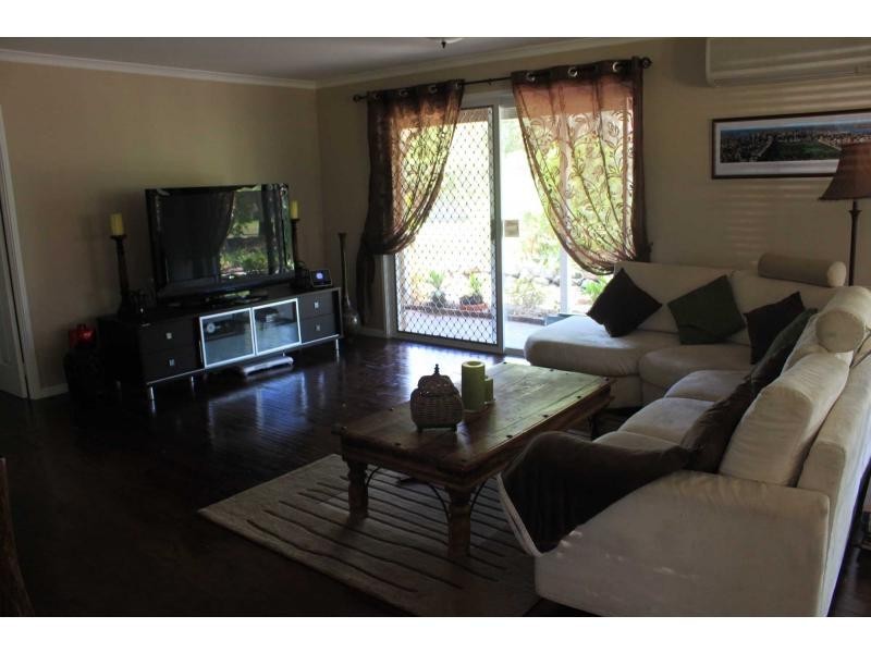 2 HENNIE Crescent, Ormeau QLD 4208