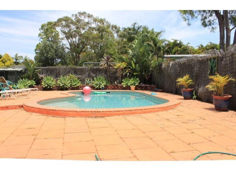 2 HENNIE Crescent, Ormeau QLD 4208