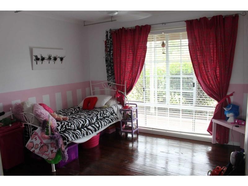 2 HENNIE Crescent, Ormeau QLD 4208