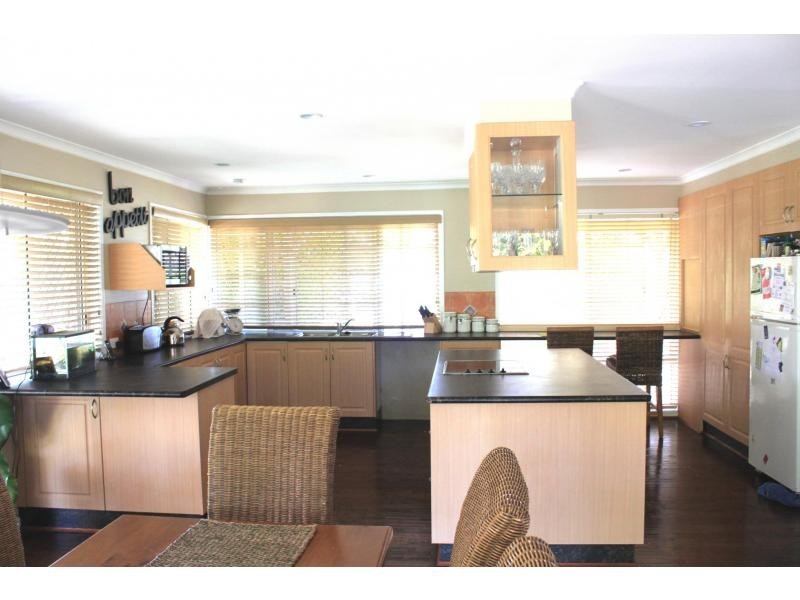 2 HENNIE Crescent, Ormeau QLD 4208