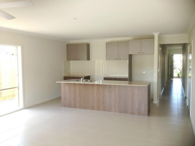 25 Ellenborough Avenue, Ormeau QLD 4208