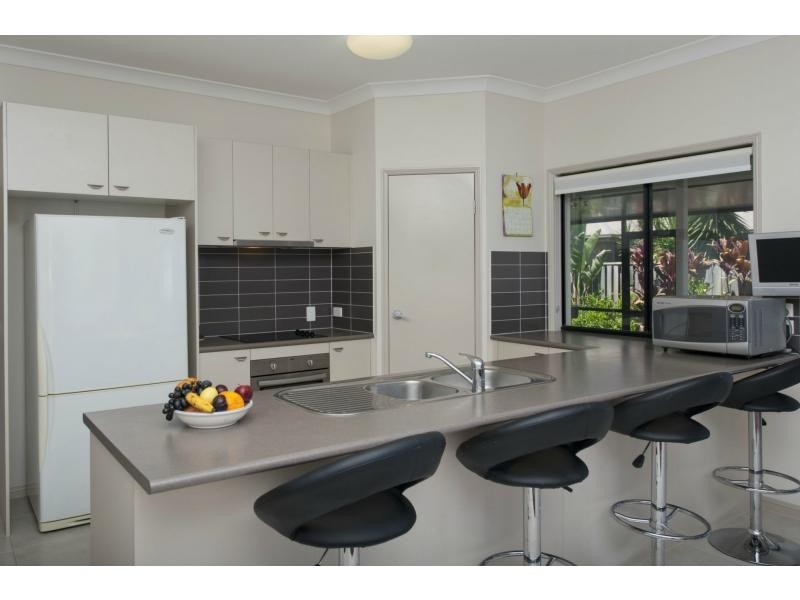 18 Emmaville Crescent, Ormeau QLD 4208