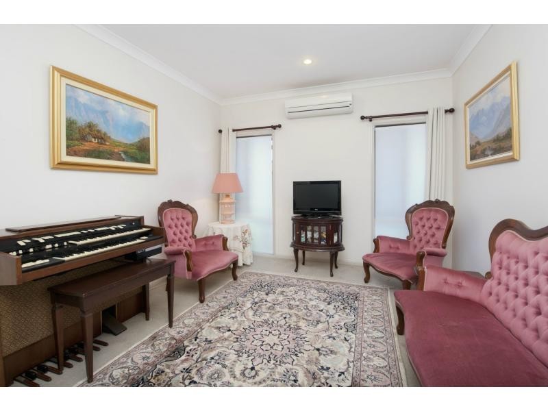 18 Emmaville Crescent, Ormeau QLD 4208