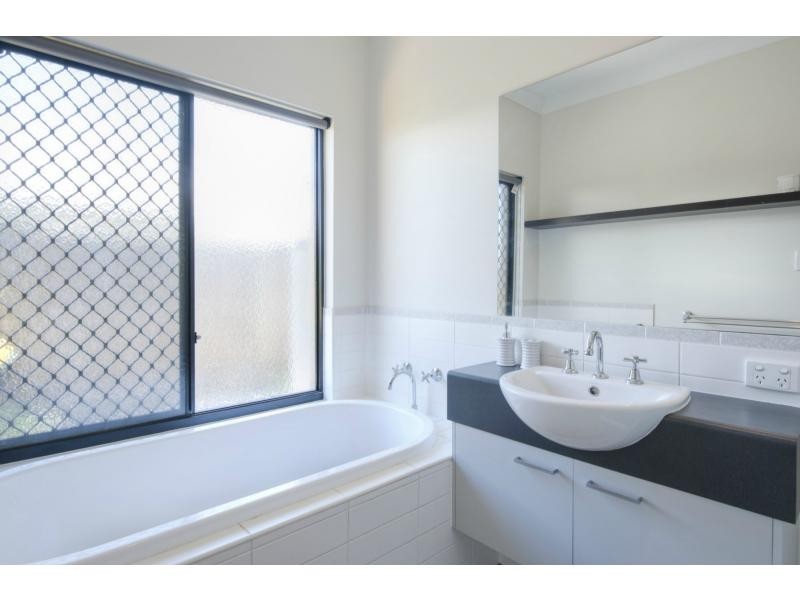 18 Emmaville Crescent, Ormeau QLD 4208