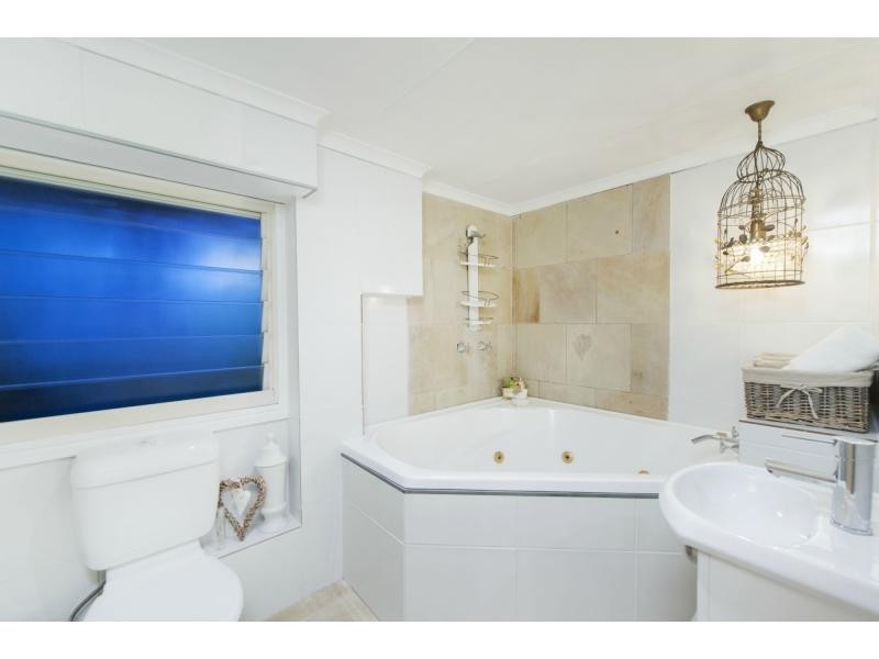 25 Lytham Court, Highland Park QLD 4211