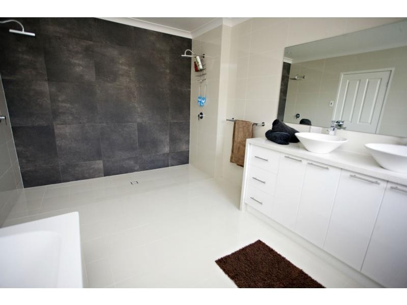 33 Windward Place, Calypso Bay, Jacobs Well QLD 4208