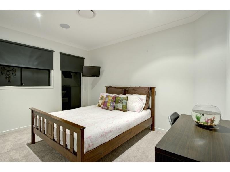 33 Windward Place, Calypso Bay, Jacobs Well QLD 4208