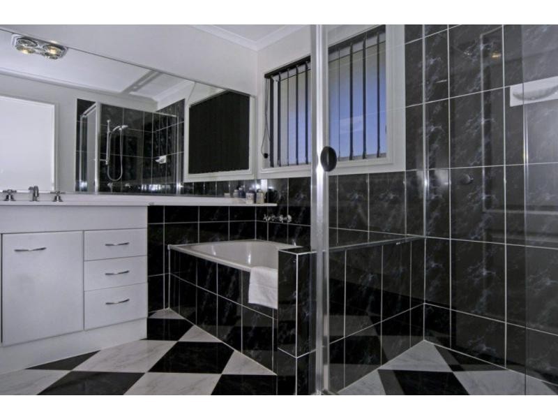 2 Cedarton Crescent, Ormeau QLD 4208