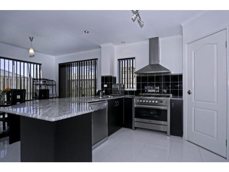 2 Cedarton Crescent, Ormeau QLD 4208