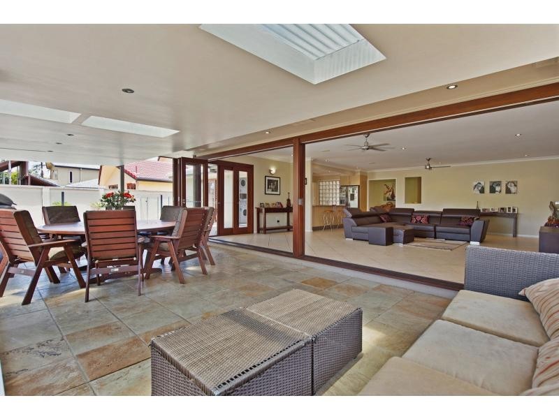 5 Monterey Court, Broadbeach Waters QLD 4218