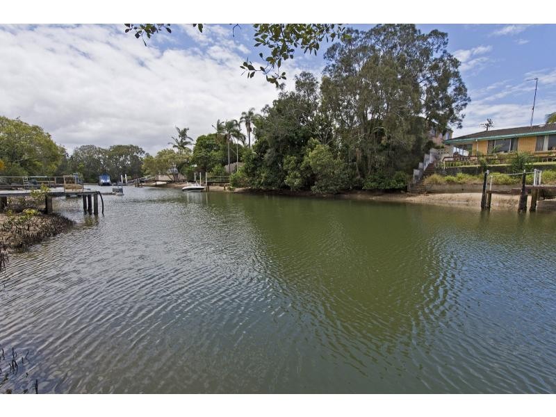 5 Monterey Court, Broadbeach Waters QLD 4218