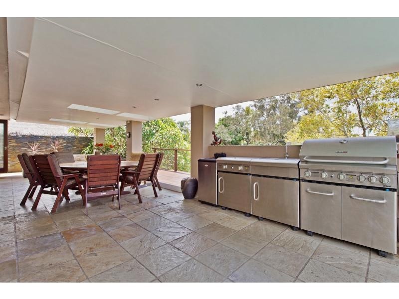 5 Monterey Court, Broadbeach Waters QLD 4218