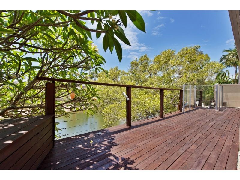 5 Monterey Court, Broadbeach Waters QLD 4218