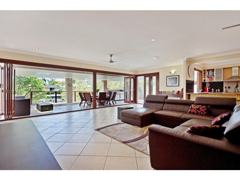 5 Monterey Court, Broadbeach Waters QLD 4218