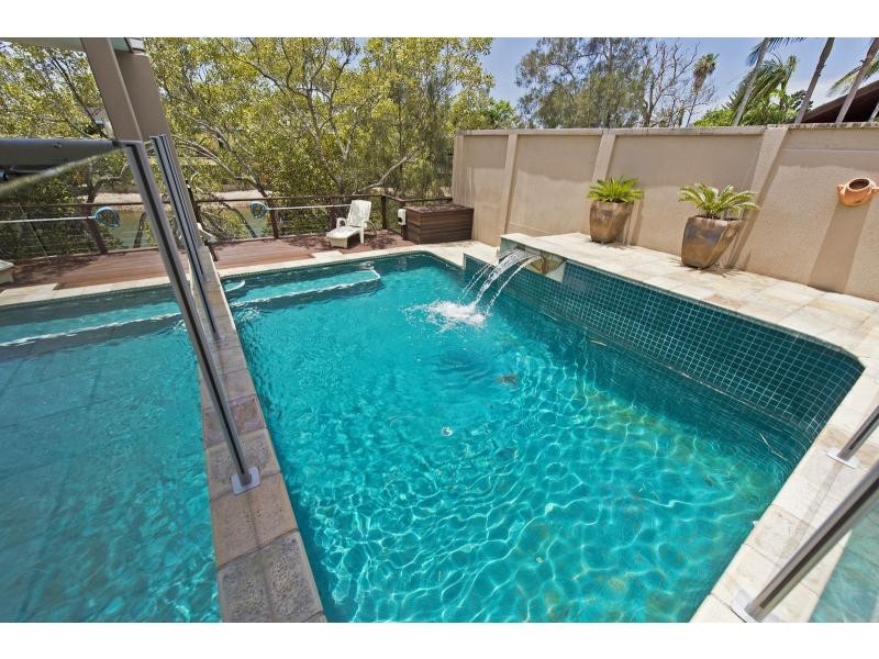 5 Monterey Court, Broadbeach Waters QLD 4218