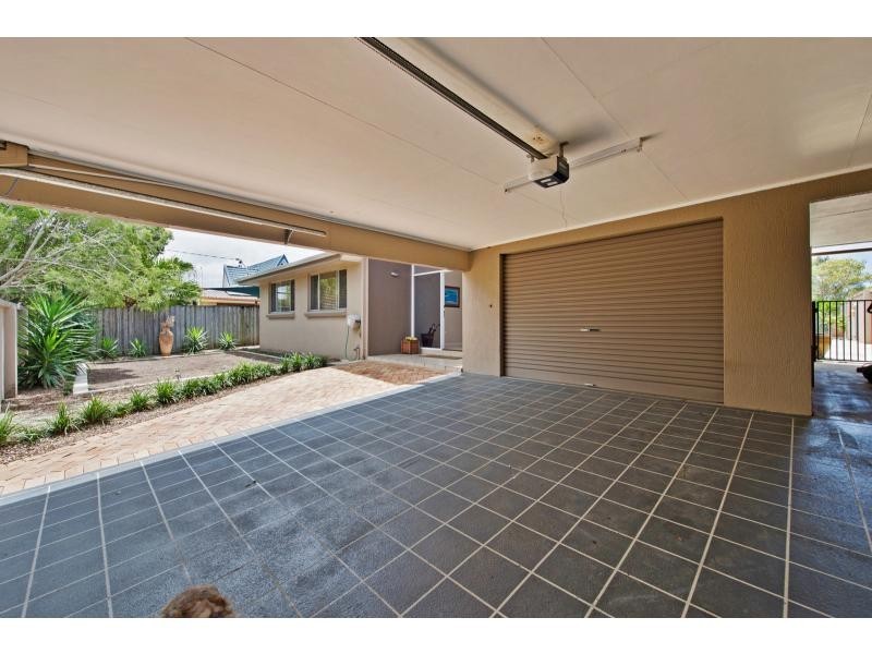 5 Monterey Court, Broadbeach Waters QLD 4218