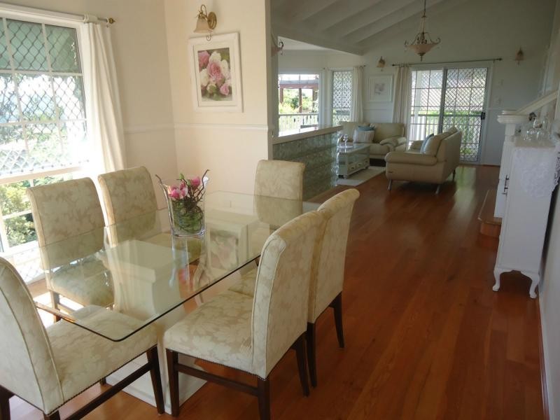 1 Valerie Close, Edens Landing QLD 4207