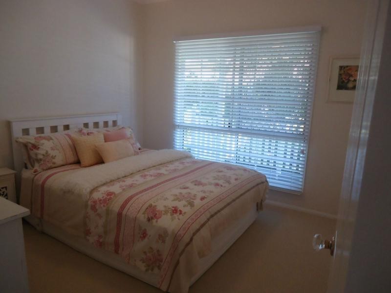 1 Valerie Close, Edens Landing QLD 4207