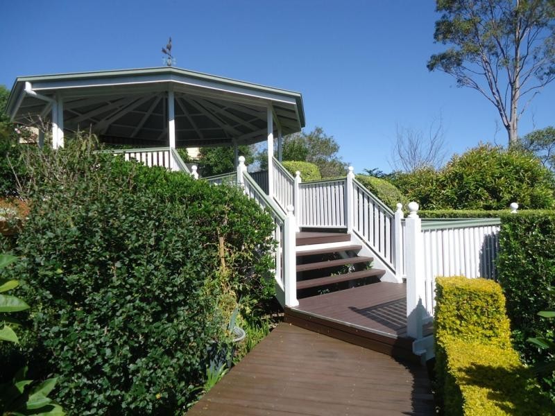 1 Valerie Close, Edens Landing QLD 4207