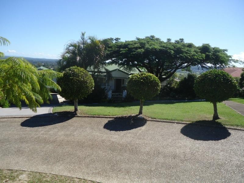 1 Valerie Close, Edens Landing QLD 4207