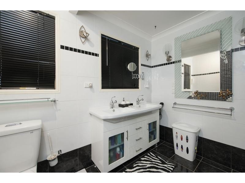 32 Helmore Road, Jacobs Well QLD 4208