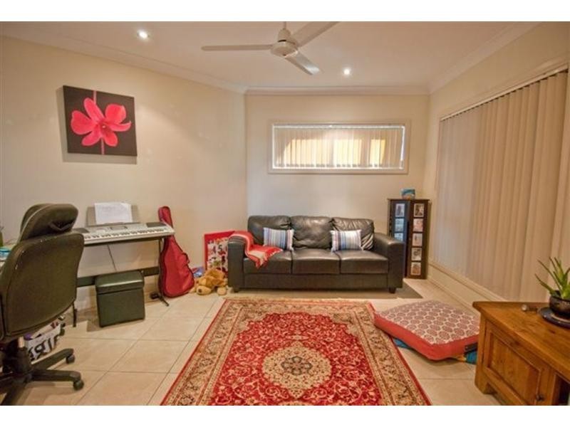 21 Riverside Terrace, Windaroo QLD 4207